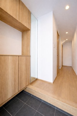 ◆明るい玄関です！散らかりやすい玄関もスッキリする大容量のシューズボックス付き。
