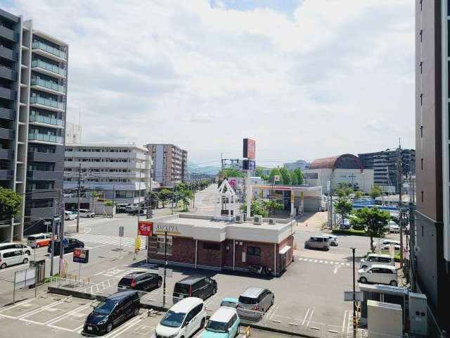 〇バルコニーからは気持ちの良い眺望が広がります。