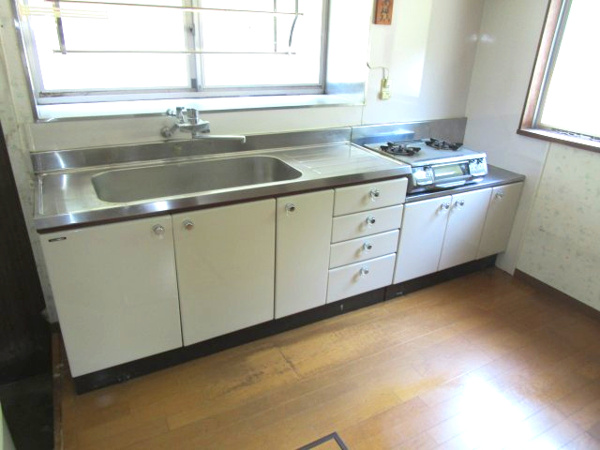 【高山市三福寺町の中古戸建てのキッチン】