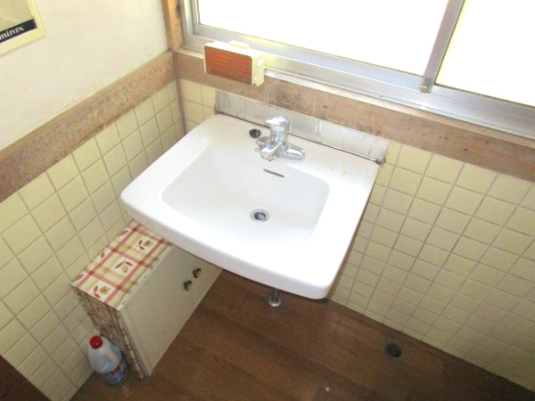 【高山市三福寺町の中古戸建ての洗面】