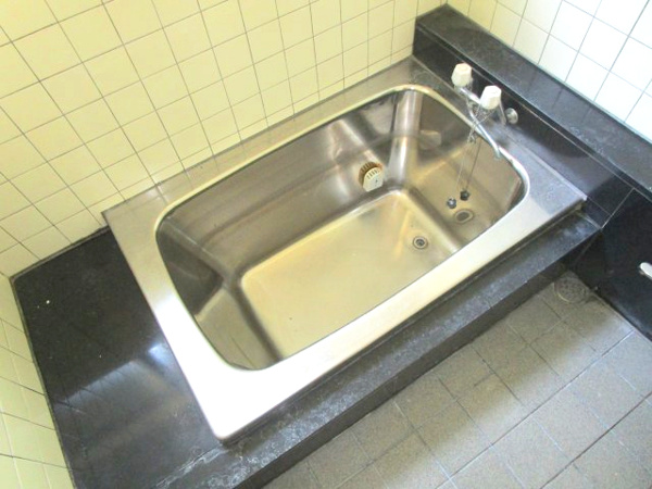 【高山市三福寺町の中古戸建ての浴室】