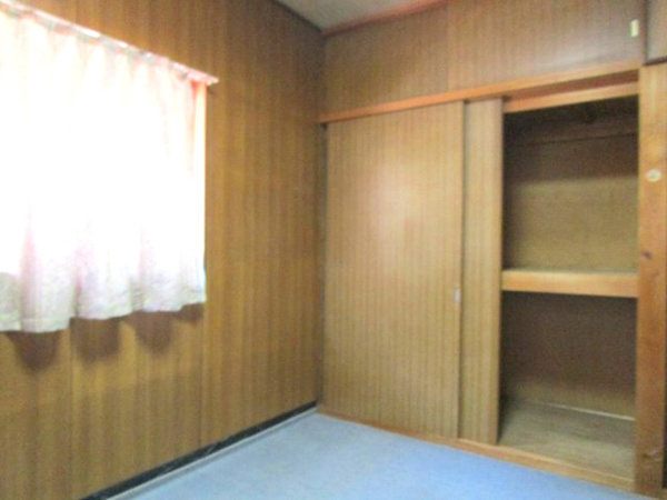 【高山市三福寺町の中古戸建ての洋室】