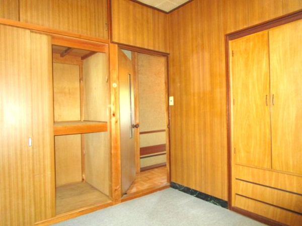 【高山市三福寺町の中古戸建ての洋室】