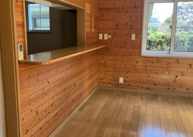 L型アイランドタイプは、キッチンからダイニングにもリビングにも目が行き届くので、とても使いやすい配置です。L字型独立タイプは、キッチンを独立させてるためLDKというよりもLDといった様なイメージです。