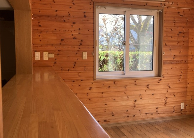 ダイニングにはダイニングテーブルセットなどを置くことが多く、間取りにおいて「D」と略記されますが、食事を作るときの作業場として使用したり、朝食を食べたりするときだけに使われるケースも少なくありません。