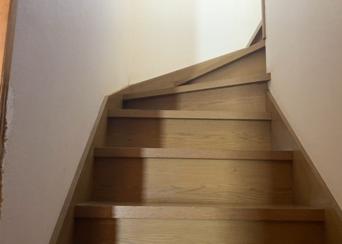 限られた敷地面積の場合、収納スペースを狭くして居室スペースを広く取ろうとすると、収納スペースがなくて困ることがあります。見学の際に各部屋に収納スペースがあるか、収納を置く場所はあるのか確認しましょう。