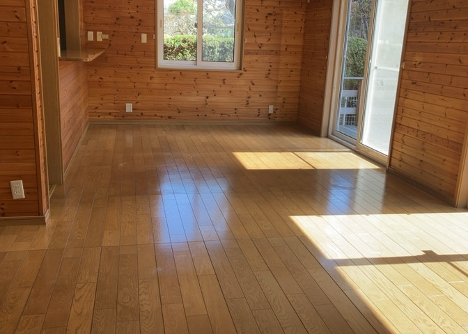 リビングの間取りの種類は大きくわけてリビングとダイニングが別になっているタイプ、リビングダイニング一体型です。どちらも一長一短ですので、家を選ぶ時はその両面をチェックして決めるようにしましょう。