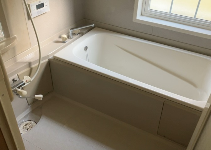 入浴時の快適さも大事なことですが、綺麗な状態を維持できなければ気持ちよく入浴できません。毎日の掃除が楽という点は大事なポイントになります！カビが生えにくく掃除がしやすい、壁や浴槽を選ぶといいでしょう。