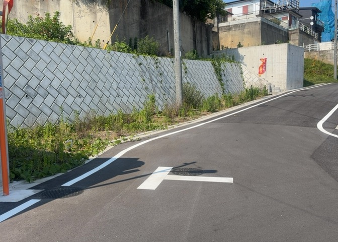 隣家の土地はどうなっているのか、生活利便施設が近くにあるのか、学校まで近いかなど、お客様のライフスタイルにあわせたイメージが重要です。また、近くにあると困る施設が近くにないかも確認するといいでしょう。