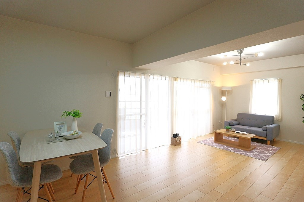 2026年2月リフォーム済。リフォーム内容（システムキッチン新調、ユニットバス新調、洗面化粧台新調、ウォシュレット付きトイレ新調、クロス張替、フローリング貼替）