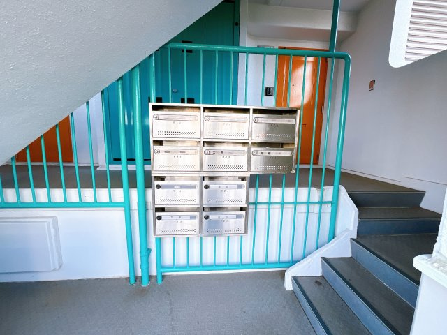 【三浦海岸ハイツ・2階部分】　京急久里浜線「三浦海岸駅」まで徒歩圏の立地　室内はフルリフォームが必要となりますが、　立地・陽当たり・階数は魅力的かと思います。　弊社で見積も作成できます！