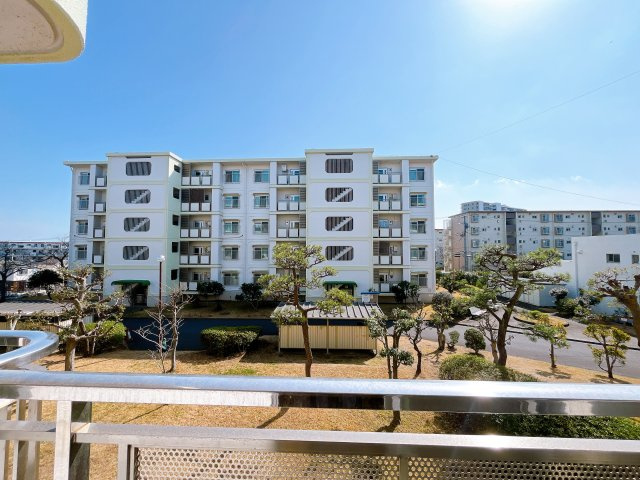 【三浦海岸ハイツ・2階部分】　京急久里浜線「三浦海岸駅」まで徒歩圏の立地　室内はフルリフォームが必要となりますが、　立地・陽当たり・階数は魅力的かと思います。　弊社で見積も作成できます！