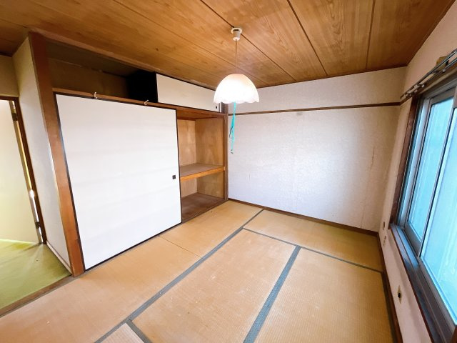 【三浦海岸ハイツ・2階部分】　京急久里浜線「三浦海岸駅」まで徒歩圏の立地　室内はフルリフォームが必要となりますが、　立地・陽当たり・階数は魅力的かと思います。　弊社で見積も作成できます！