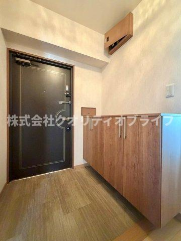 シンプルなつくりの玄関