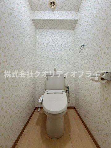 温水洗浄便座のトイレ、各階に1つずつございます