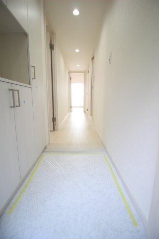 段差がなくフラットに出入りができる玄関