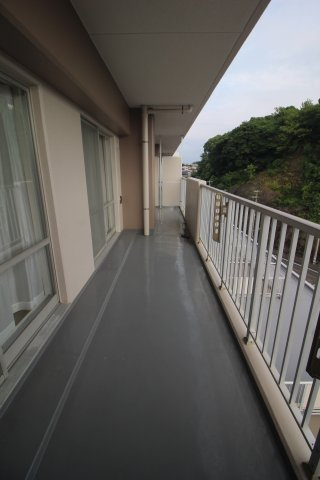 3部屋にまたがるワイドサイズのバルコニーも南向き！