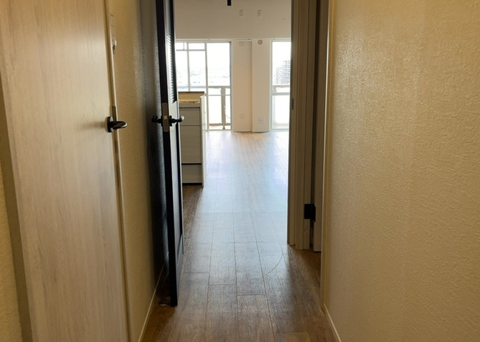 内装はとにかくおしゃれなものがいい！と選ぶ前に、まず住んだ後のことを想像してみましょう。住んでみたらコンセントの位置が悪くて使いにくいなど出てきます。事前にどの家電をどこに置くか想定しておきましょう。