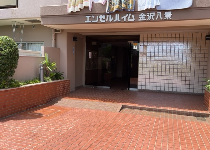 マンションのエントランスには、もともと風よけや防犯の役割がありますが、マンションによって宅配ボックスなどの設備が備わっている所もあります。日々の生活をイメージしながら生活しやすさをチェックしましょう。