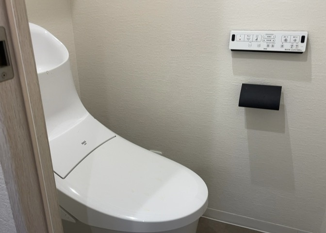 トイレは大きさや形、機能、抗菌性などが異なる多種多彩なタイプが各メーカーから出ています。それぞれに良さがあるため、事前にどういったタイプのトイレがいいのかをご家庭内で決めて、内見に行くといいでしょう。