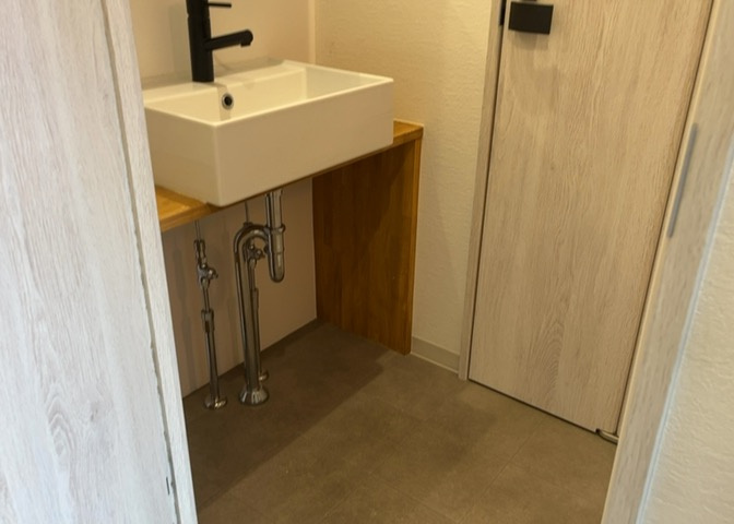 洗面脱衣所は「体を綺麗に整える場所」という目的と役割を持っています。そして便利で使い勝手のいい「体を綺麗に整える場所」にするためには、配置や動線、照明や収納計画をしっかりと検討しておく必要があります。