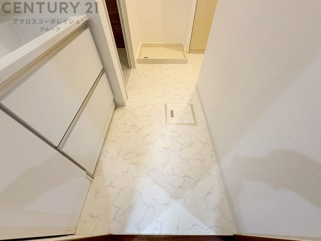 衣服の収納や脱ぎ着や整理整頓がしやすく、湿った衣類を乾燥させるスペースがありカビや臭いの発生を防ぎます。床の汚れを他の部屋に持ち込まず清潔を保つことができます。また快適な入浴環境の整備にも役立ちます。
