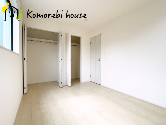 コンパクトで使いやすい洋室です