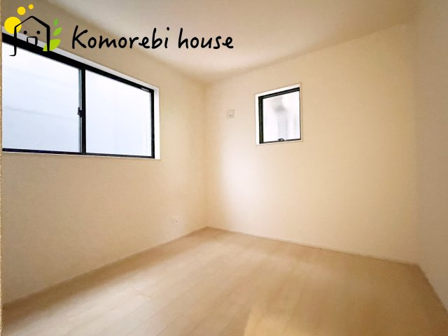 コンパクトで使いやすい洋室です