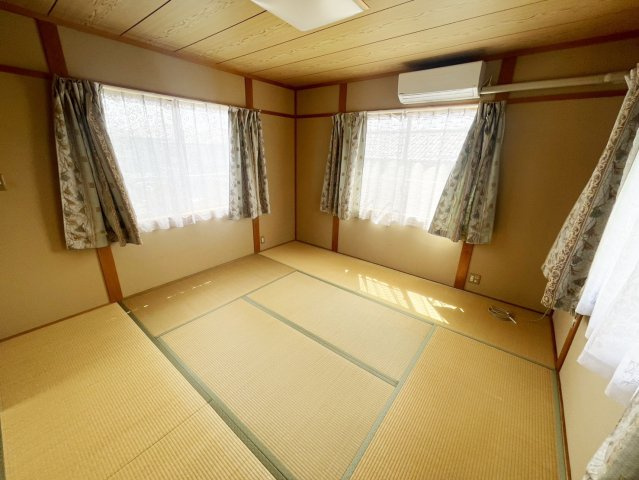 2階和室約8帖です。