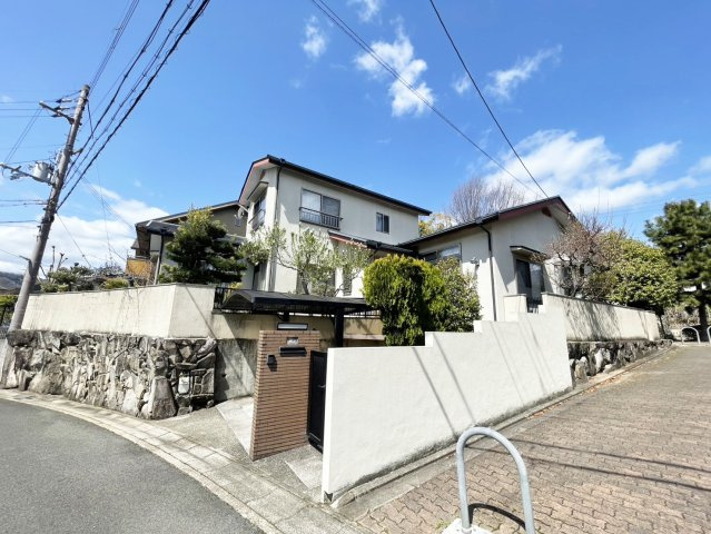 南西側からの現地外観です。