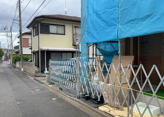 お持ちの車種によっては前面道路が広い方が便利でしょう。しかし、前面道路が広ければその分交通量が多くなるため、騒音などが気になる場合があります。実際に現地を見学し、周辺交通量や騒音などを確認しましょう！