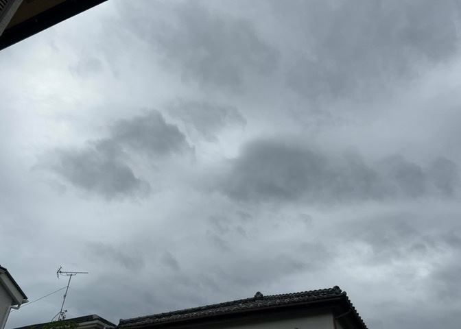 眺望を気にして物件を探す場合、前面に建物が建っていないか現地で確認しましょう！前面に建物があると景色はもちろん、日当たりや風通しにも影響が出てきます。住んだ時のことを想像しながら現地見学をしましょう。