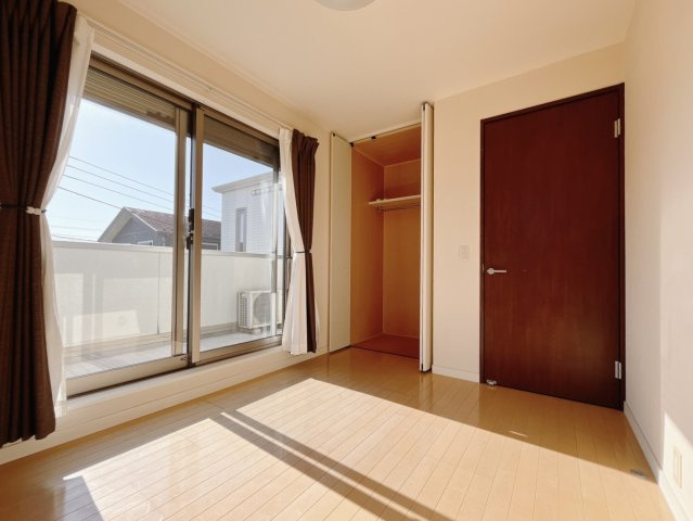 ■洋室｜2階各居室には収納をご用意しています♪常にお部屋を綺麗に保てます！小さなお子様も自然とお片付けができるようになるのでうれしいですよね！