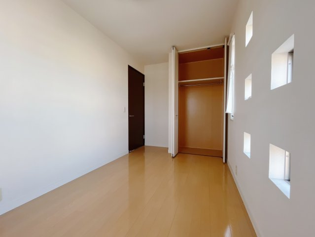 ■洋室｜小学校入学を機に自分のお部屋を欲しがるお子さまは多いようです。普段はリビングでお勉強やお遊びをしていても、お子様の自立を促すにはやっぱり自分の部屋を持つことが一番。
