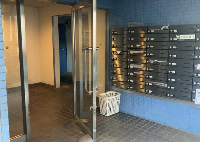 マンションのエントランスには、もともと風よけや防犯の役割がありますが、マンションによって宅配ボックスなどの設備が備わっている所もあります。日々の生活をイメージしながら生活しやすさをチェックしましょう。