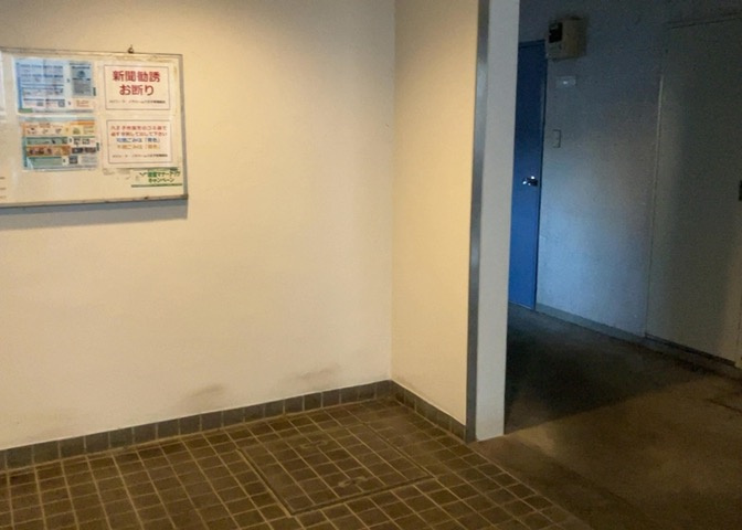ラウンジは、マンションの共用スペースに椅子やテーブルなどを配置した利用者が寛げる空間です。屋内型ラウンジと屋外型ラウンジがあります。共用部分の管理状況と合わせて、詳細については現地でご確認ください。