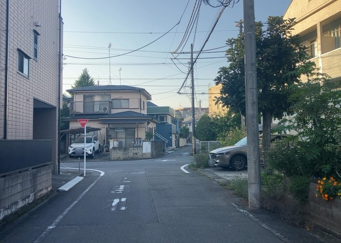 景色重視でお家選ぶをするとスーパーが遠い！学校が遠い！など生活をするうえで利便性で困ることもあります。まず一度現地を見学する際に、周辺の施設などがあるかを確認し、暮らし始めた後のことを想像しましょう。