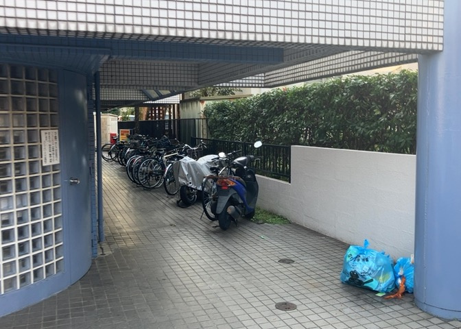 駐車場と明記されていても、最小スペースでつくられた駐車場だと大型車は駐車できなかったり、出入りしにくくなったりする可能性があります。お車のサイズと購入したい物件の駐車場のサイズを現地で確認しましょう。