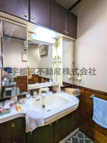 毎日の身支度にぴったりな洗面化粧台　収納も豊富◎