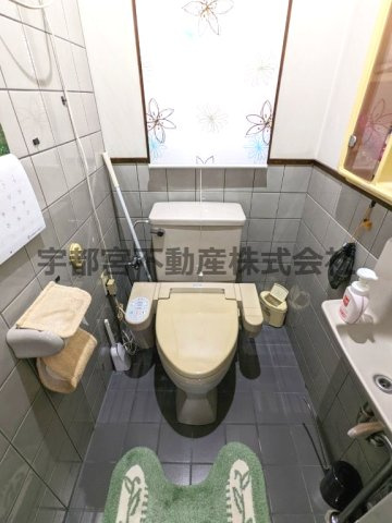 トイレはタイル張り　お掃除もしやすくお洒落な空間