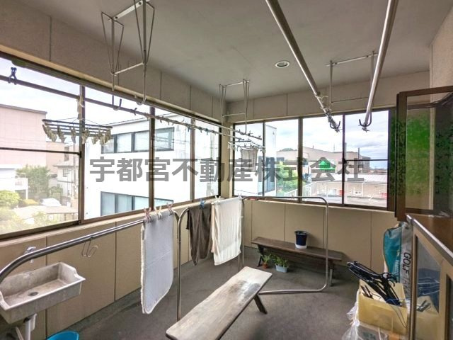 窓付の空間　水も使える作業場としても◎