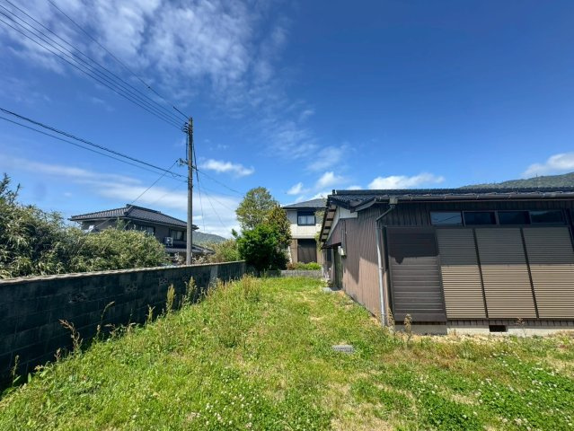 青空が広がる、周囲に遮るもののない良好な住環境