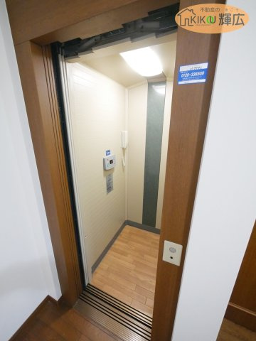 ホームエレベーター付き（各階止まります）