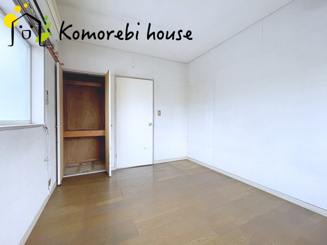 コンパクトで使いやすい洋室です