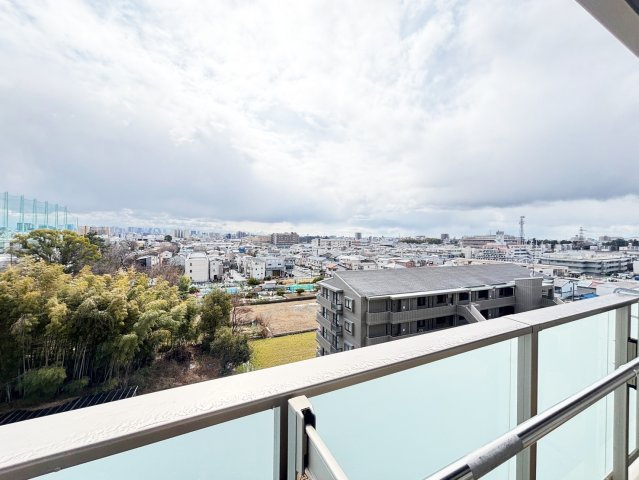 高い建物がなく、通風良好