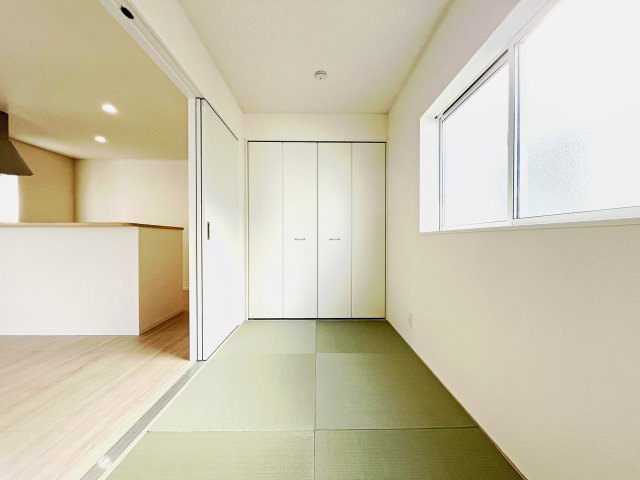 5.2帖の洋風和室！しっかり収納完備