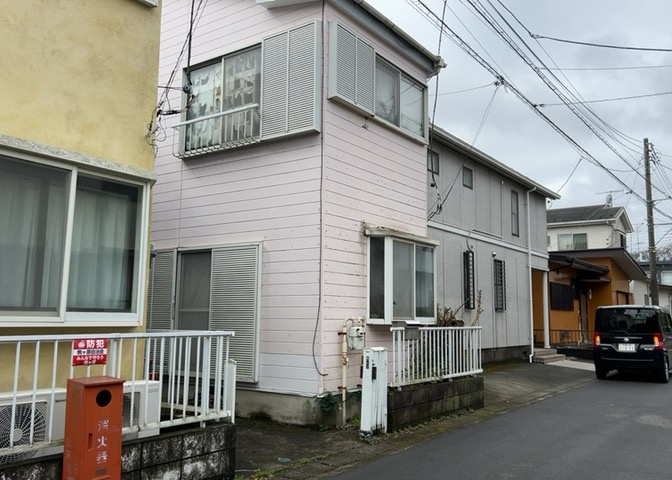 東側道路の場合は居室を南向きに設計しやすいため、朝日が入りやすいというメリットがあります。一方、西側道路も東側同様に居室を南向きに設計しやすいのですが、住宅地だと朝日が入りにくいという弱点があります。
