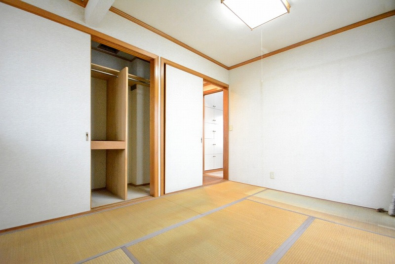 2階6.0帖/収納多く、お部屋を広く有効活用できます。