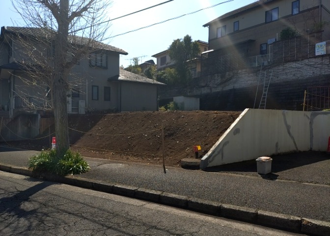 隣家の土地はどうなっているのか、生活利便施設が近くにあるのか、学校まで近いかなど、お客様のライフスタイルにあわせたイメージが重要です。また、近くにあると困る施設が近くにないかも確認するといいでしょう。