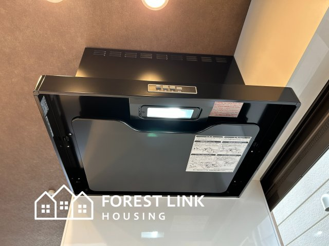 油汚れがつきにくいフラットな構造は、忙しい毎日の「お掃除」を驚くほど楽にします。　